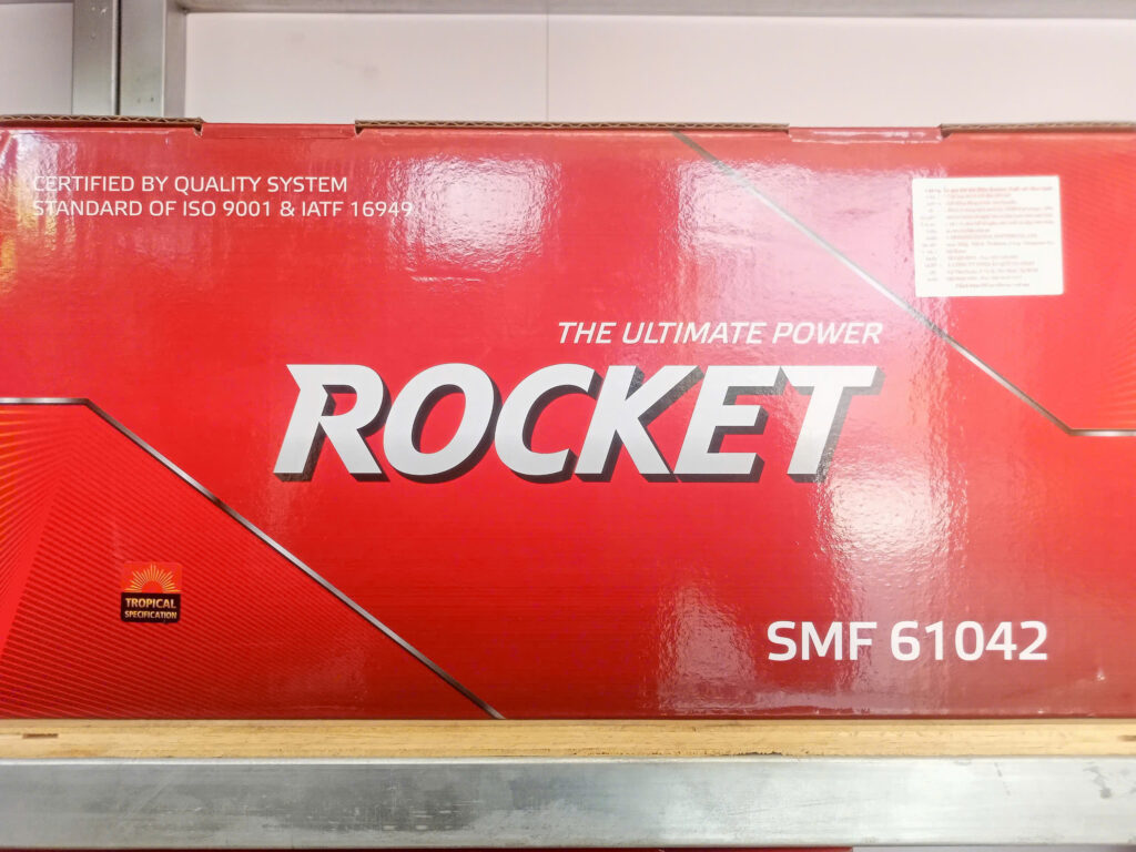 Ắc quy Rocket, một thương hiệu uy tín trong ngành công nghiệp pin và ắc quy, đã khẳng định vị thế của mình như một sự lựa chọn đáng tin cậy cho nhiều loại xe từ xe máy, ô tô đến xe tải và các ứng dụng công nghiệp khác. Với những đặc điểm nổi bật về hiệu suất, độ bền và giá trị kinh tế, ắc quy Rocket ngày càng được người tiêu dùng tin tưởng và ưa chuộng.